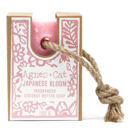 savon-végane- fleur-japonais-sur-une-rope